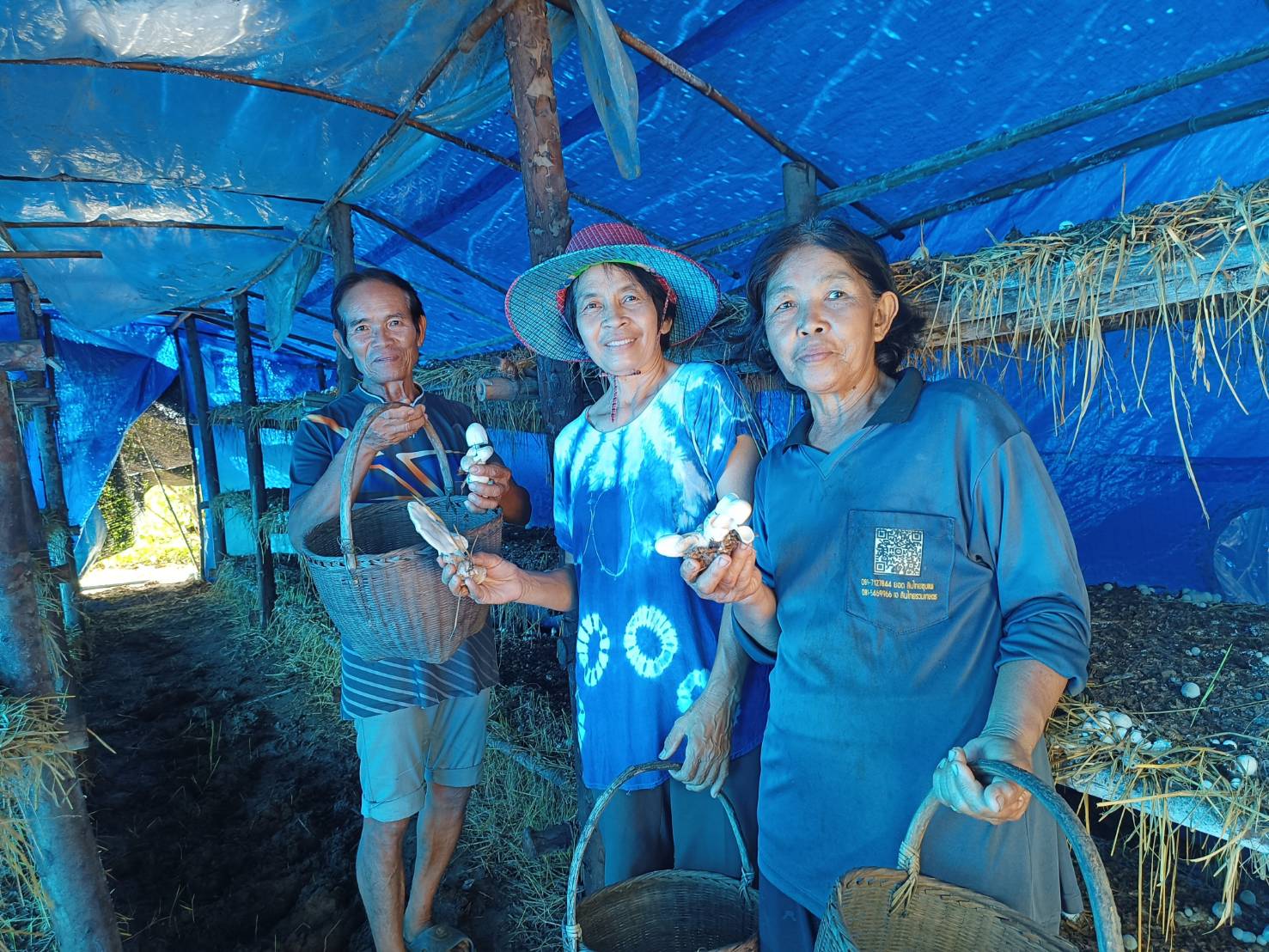 สพอ.ภูเขียวเยี่ยมครัวเรือนเป้าหมายศูนย์จัดการกองทุนชุมชนบ้านหัวหนอง ม.7 ที่ได้รับการส่งเสริมอาชีพปลูกเห็ดฟาง