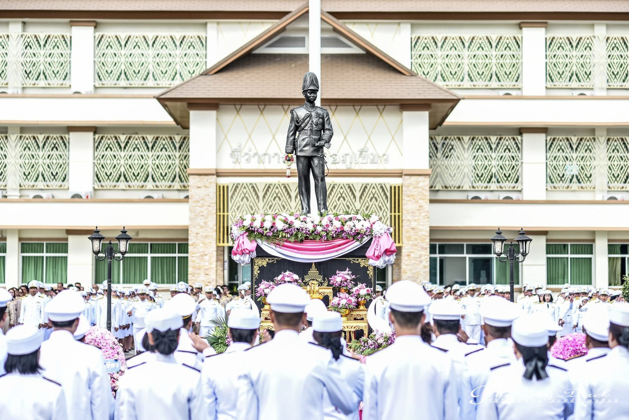 สพอ.ภูเขียว ร่วมพิธีวางพวงมาลา กิจกรรมน้อมรำลึกในพระมหากรุณาคุณ พระบาทสมเด็จพระจุลจอมเกล้าเจ้าอยู่หัว เนื่องในวันปิยมหาราช 23 ตุลาคม 2568