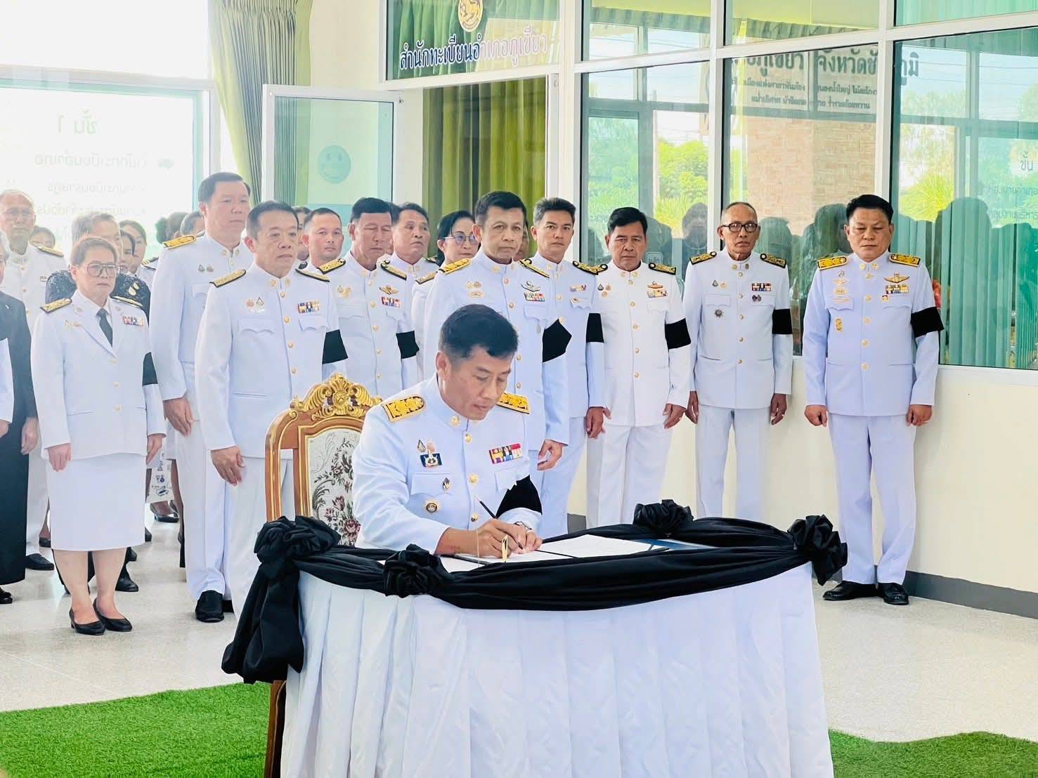 สพอ.ภูเขียว ร่วมพิธีสรงน้ำพระบรมศพ และลงนามแสดงความไว้อาลัย สมเด็จพระนางเจ้าสิริกิติ์ พระบรมราชินีนาถ พระบรมราชชนนีพันปีหลวง